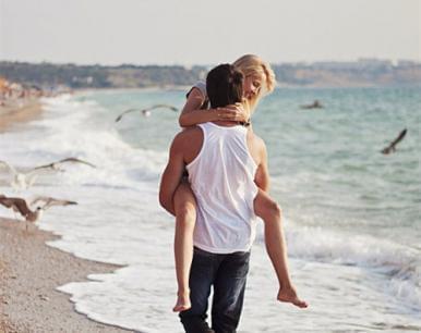 海边浪漫可爱情侣爱情图片