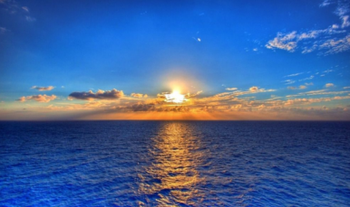 漂亮的蓝色大海唯美摄影图片