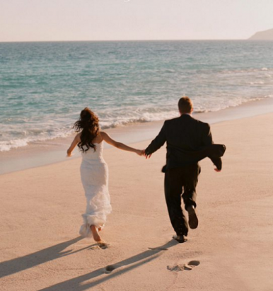 浪漫幸福海边婚纱照图片