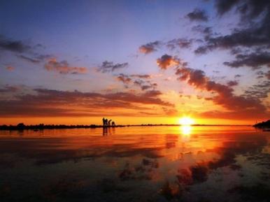 唯美海边夕阳图片微信背景