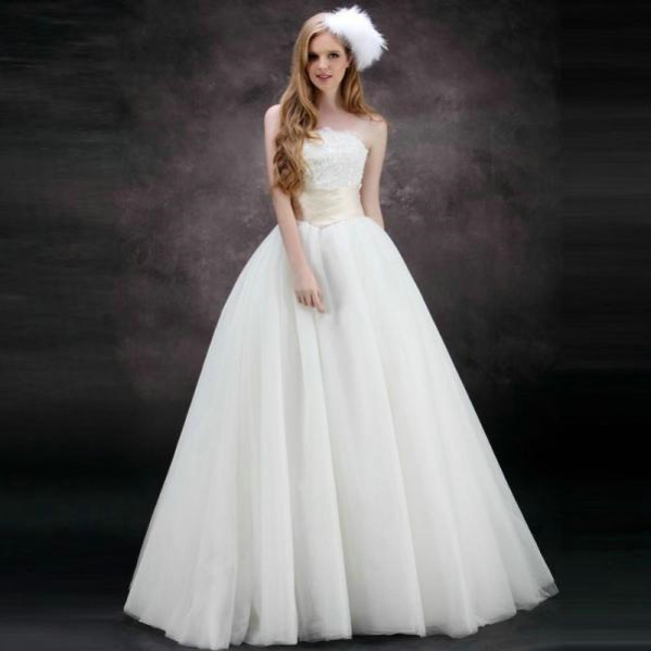 好看的新娘白色唯美婚纱图片